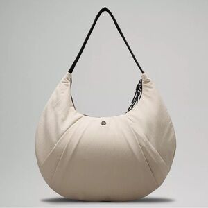Lululemon Pleated Shoulder Bag 10L in Mojave Tan/Black